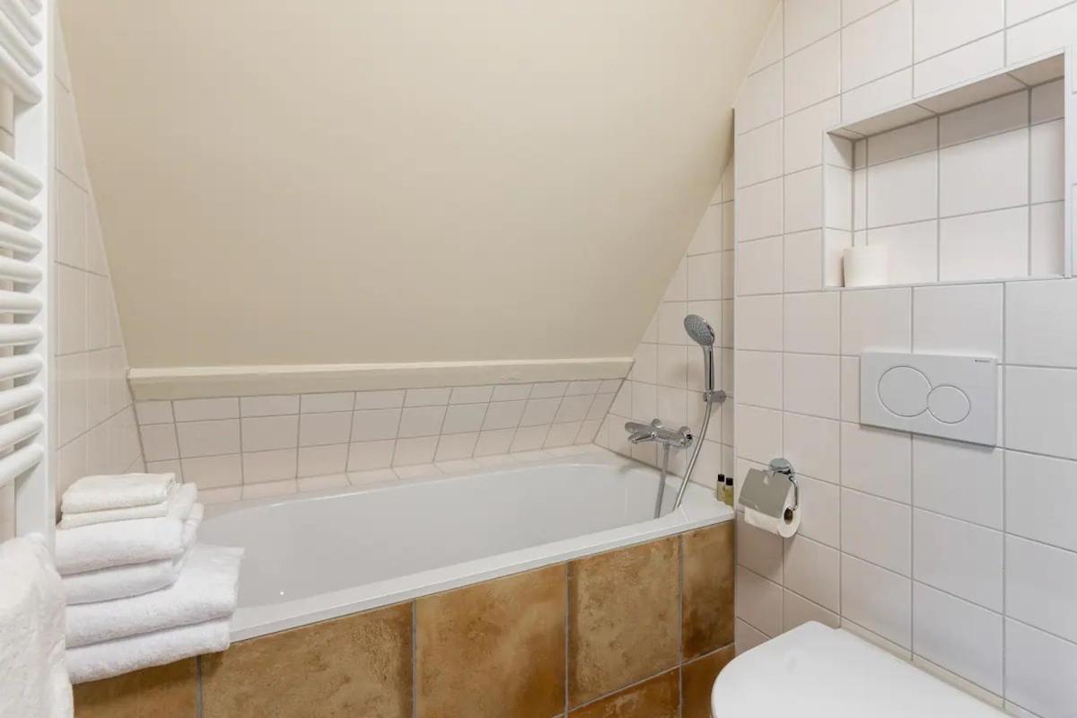 Boutique Hotel Jongwijs Westzaan Buitenkant foto