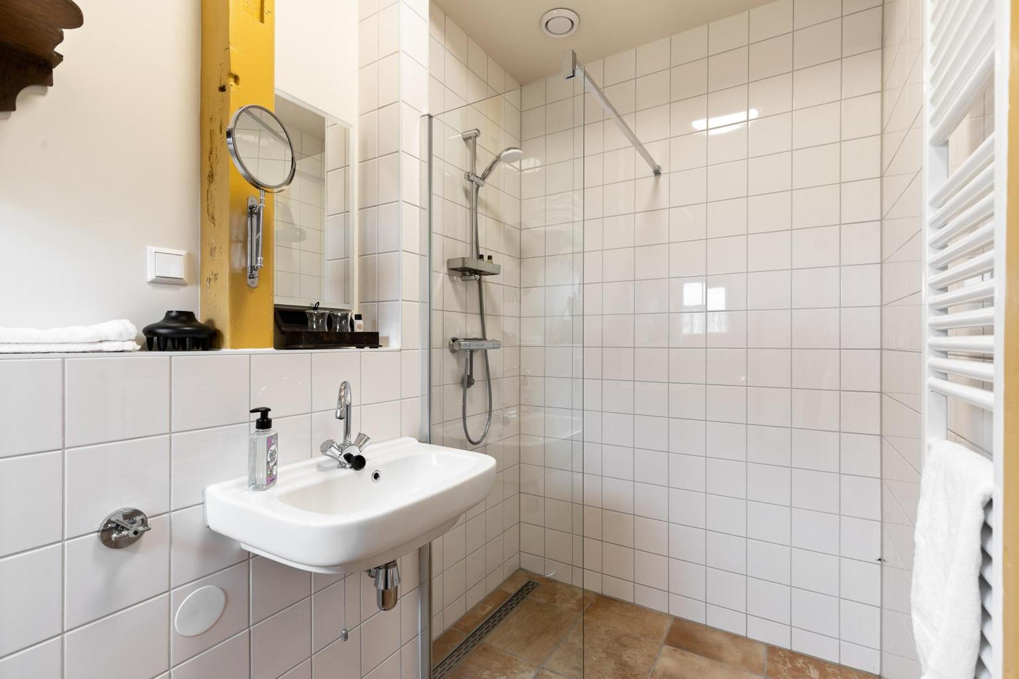 Boutique Hotel Jongwijs Westzaan Buitenkant foto
