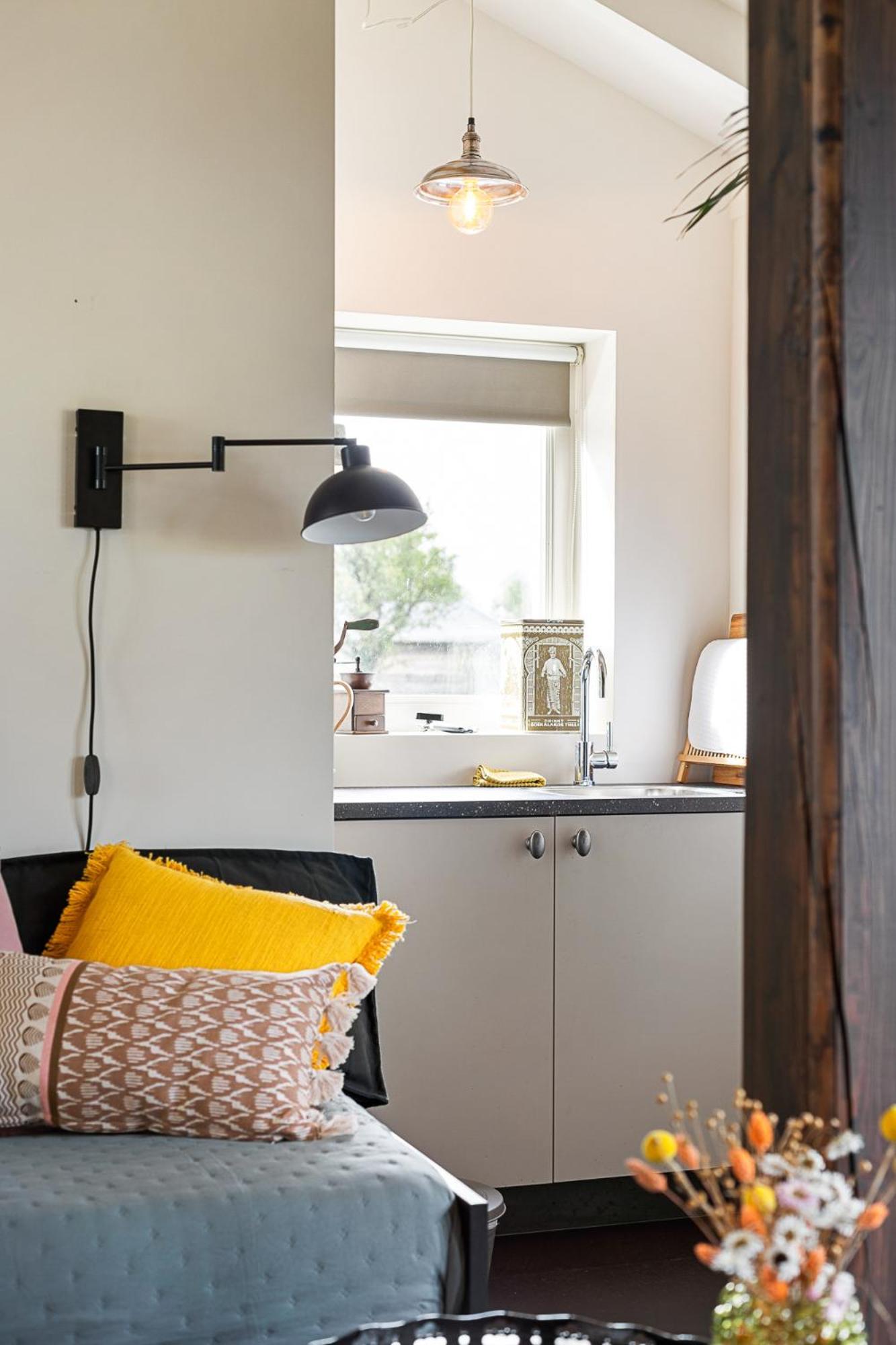 Boutique Hotel Jongwijs Westzaan Buitenkant foto